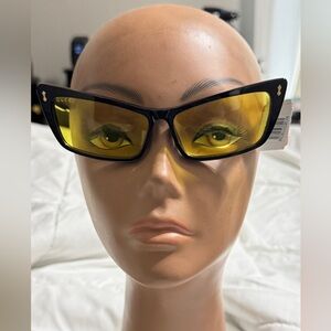 GUCCI
Acetate Cat Eye Sunglasses GG06265
Black Yellow